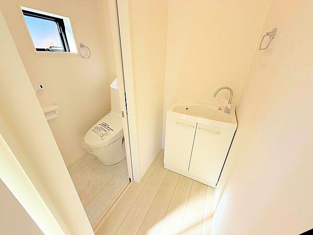 白を基調としたシンプルながらも落ち着くデザイン。