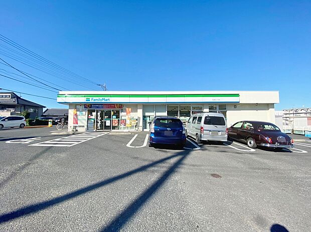 ファミリーマート東浦和三丁目店まで約650ｍ