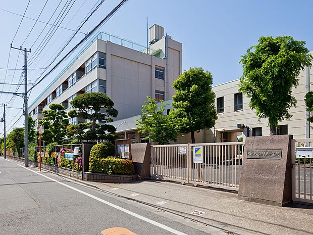 安行東小学校まで約1200m