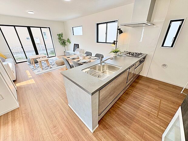 寛ぐ方とお料理をされる方の一体感を重視した設計のキッチン。