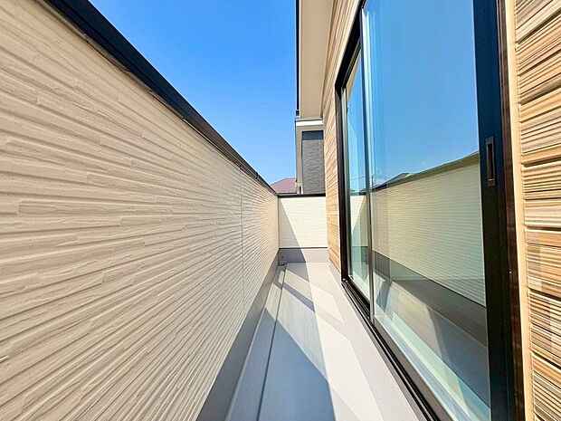 周囲は落ち着いた住宅地で、穏やかな日々を堪能いただけます。