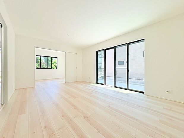 採光良好なこの空間なら、快適に季節の移ろいを感じます。