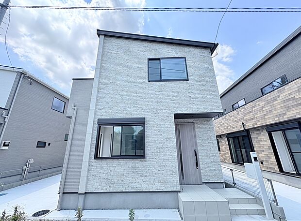 春日部駅徒歩14分、敷地面積はゆとりの33坪4LDKのお住まい。