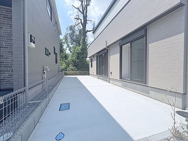 ゆったりとした駐車場は車庫入れもスムーズです。