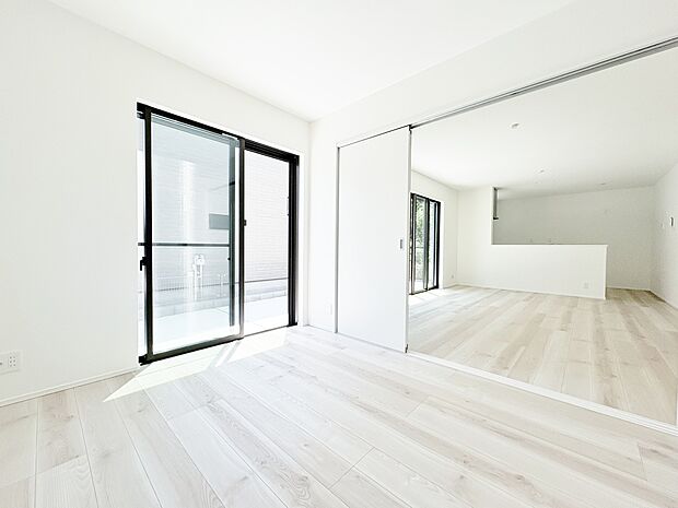 LDKと続き間の居室は扉を開放することで広さを感じられます。