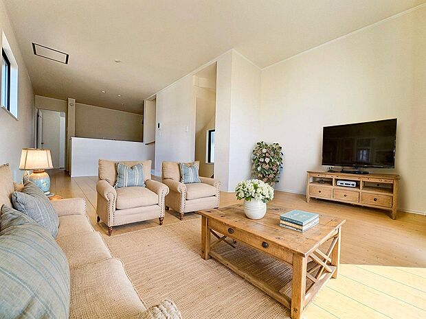 リビングを2階にすることで、通風・採光にも優れ、心地よい光と風があふれています。※現況の物件写真にＣＧによる画像処理がされています。