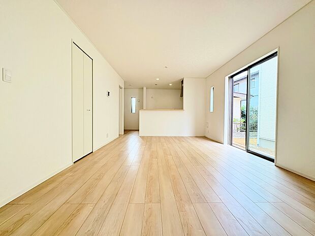 採光良好なこの空間なら、快適に季節の移ろいを感じます。