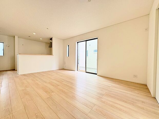 時間の移ろいによって様々な表情を見せるシルエットを楽しめます。