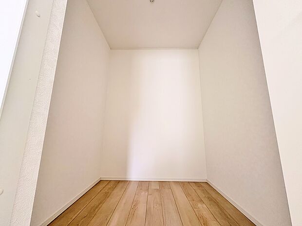 衣類の整理がしやすい収納力豊富なクローゼット。