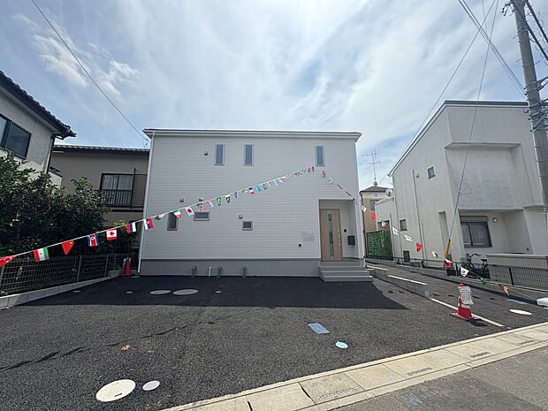 周囲は落ち着いた住宅地で、穏やかな日々を堪能いただけます。