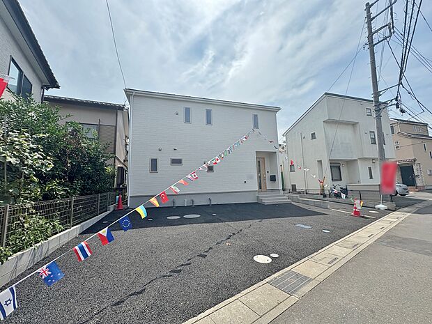 ゆったりとした駐車場は車庫入れもスムーズです。