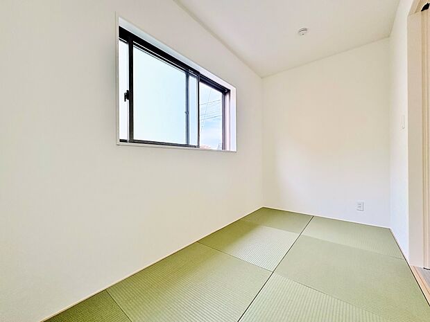 畳の間は有るだけで落ち着く空間です。