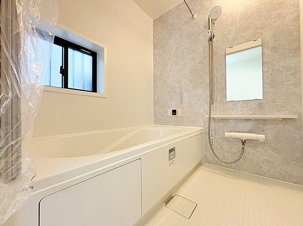 浴室には窓があり換気がしっかり行えます。