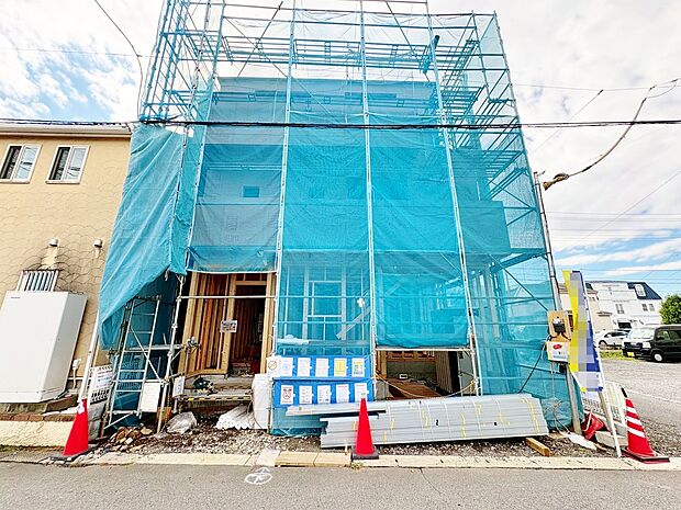 七里駅まで徒歩11分の便利な立地。(令和7年10月 撮影)
