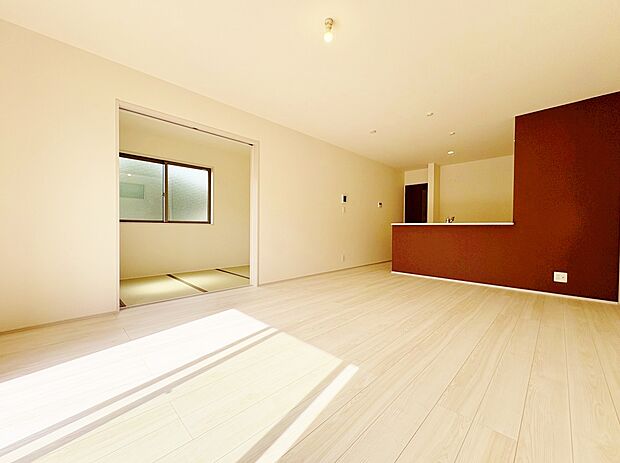 16帖のLDK横には続き間の4帖和室を備えています。