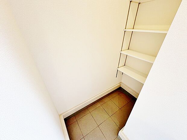 沢山ある靴も収納出来て、玄関をスッキリ綺麗な空間に纏めます。