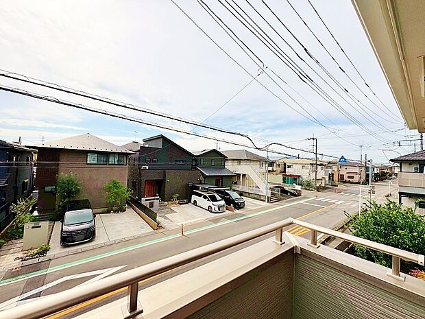 通風・採光にも優れ、心地よい光と風があふれています。