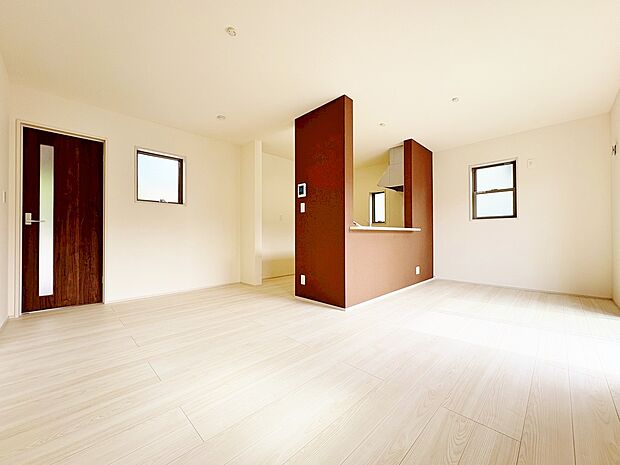 ダイニングと寛ぐスペースを分けやすく、家具が配置しやすい間取り。