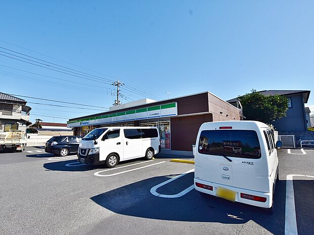 ファミリーマート岩槻城町店まで約354m