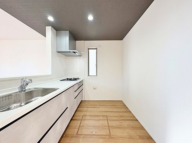 材料を並べたり盛り付けたり、作業しやすい広さを確保しました。