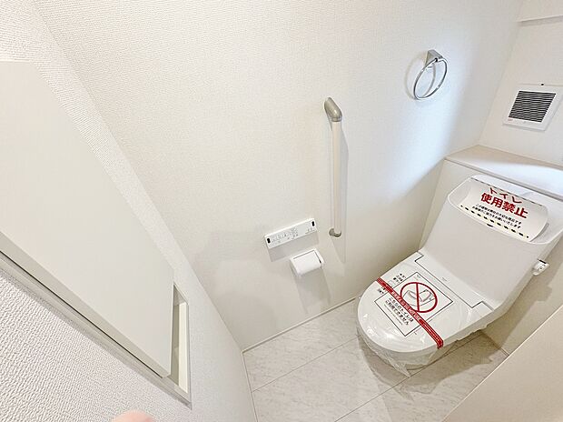 白を基調としたシンプルながらも落ち着くデザイン。