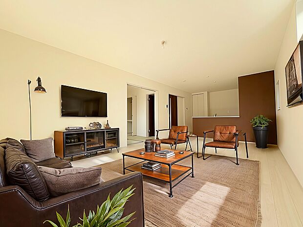 全室南西向きの間取り。回遊性がありスムーズな動線を確保しました。※現況の物件写真にCG処理がされています。