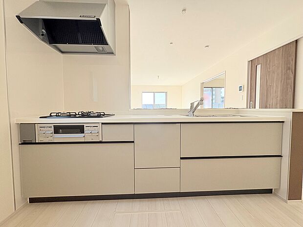 ホワイトを基調にした清潔感のあるキッチン。