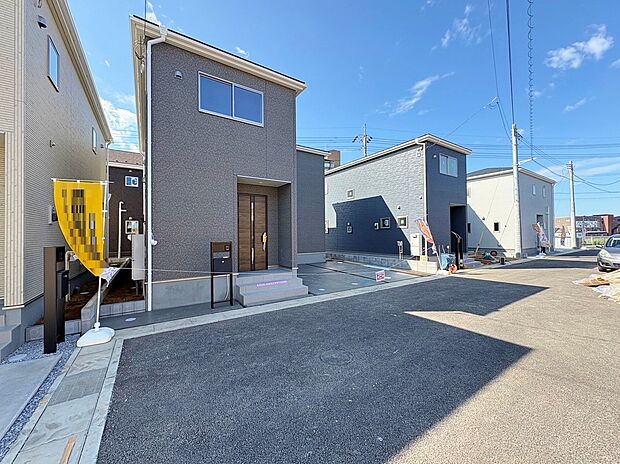 街並み全体のデザインへの拘りはきっとご満足いただける筈。(令和7年10月 撮影)