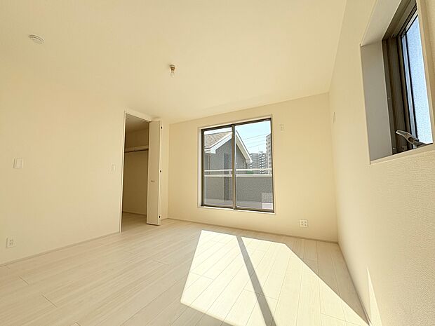 季節ごとに壁飾りや家具の配置を変えて楽しんでみませんか。