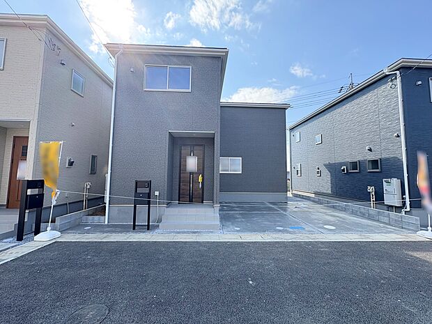 岩槻駅徒歩14分の立地。ここに住む歓び。季節の移ろいを感じられる。