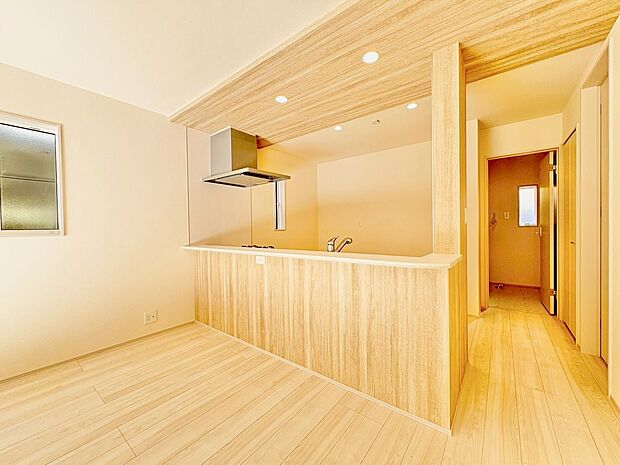 明るく開放的な空間が広がる、キッチン・ダイニング・リビング。