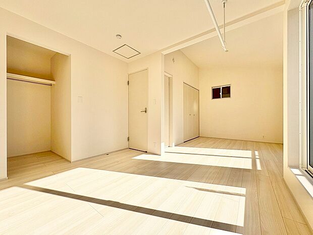 将来的に間仕切り可能な居室を設けました。