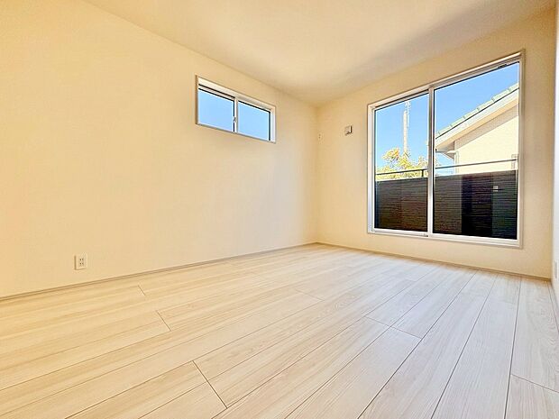 一日中明るい空間での生活は誰もが憧れる生活です。