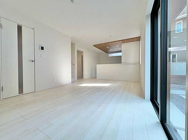 リビング階段にすることで、自然と集まる空間を実現しました。