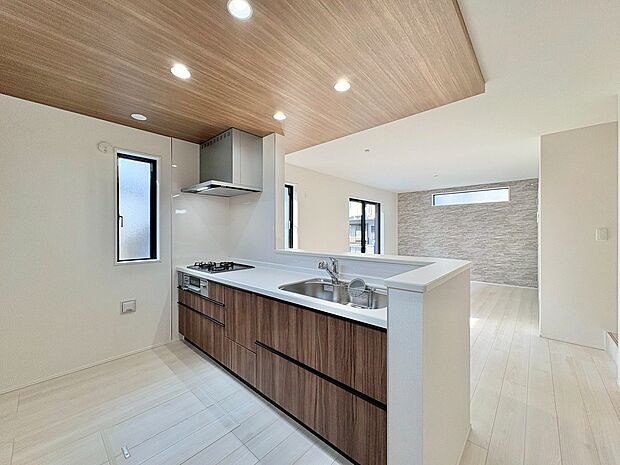 カウンターキッチンで一体感のあるLDK。会話も弾みますね。