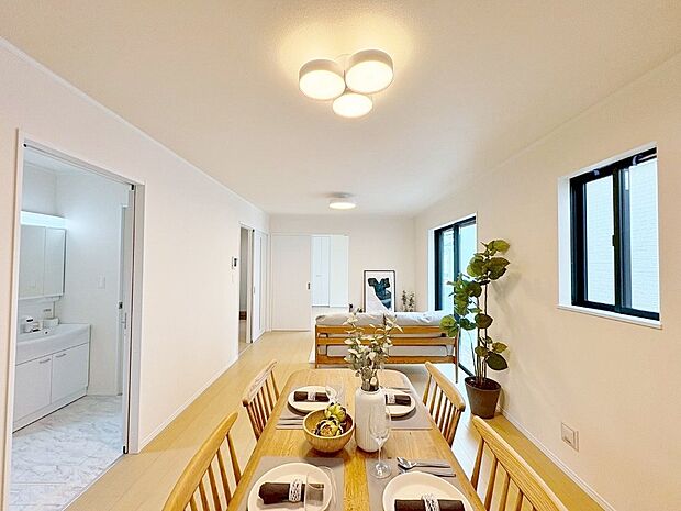 キッチンからリビング全体を見渡せ、会話を楽しみながらお料理できます。