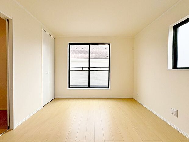 季節ごとに壁飾りや家具の配置を変えて楽しんでみませんか。