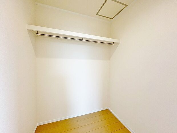 機能的な収納を配置して、片付いた空間を維持できそう。