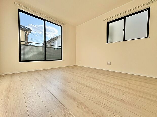 主寝室にはダブルクローゼットを採用。