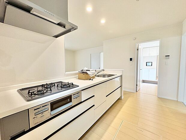 材料を並べたり盛り付けたり、作業しやすい広さを確保しました。