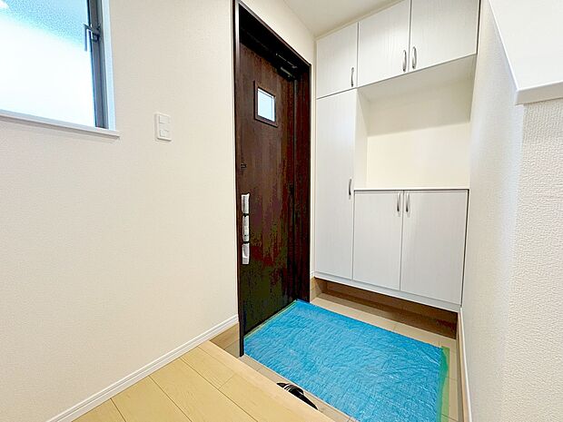 季飾のお花やグリーンを飾ってマイホームを創り上げてください。