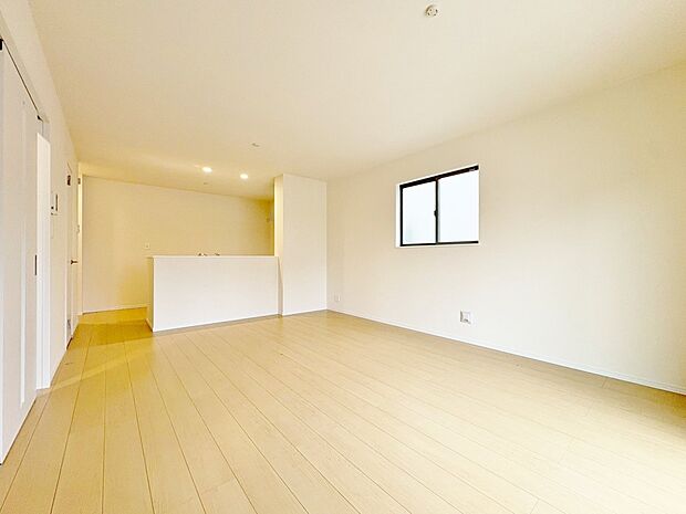 キッチンからリビング全体を見渡せます。