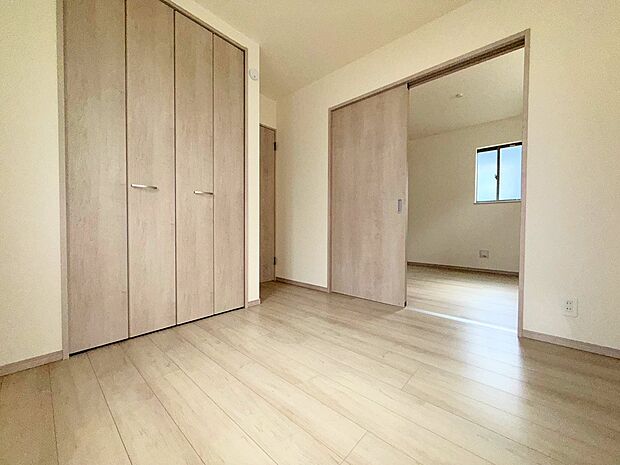 扉を開放することで広さを感じられます。