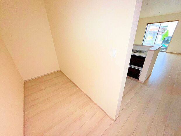 まとめ買いをしても安心なパントリーを設置しました。