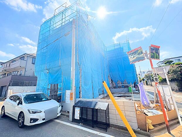 リビングには床暖房を完備し、寒い季節も快適にお過ごしいただけます。(令和7年9月 撮影)