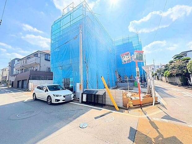 コミュニケーション動線に配慮したリビングイン階段を採用。(令和7年9月 撮影)