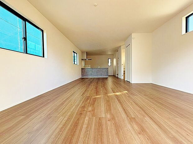 2階リビングのレイアウトは空間を開放的に見せてくれます。