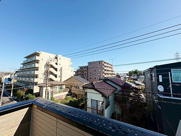 2階と3階にバルコニーを二面確保いたしました。