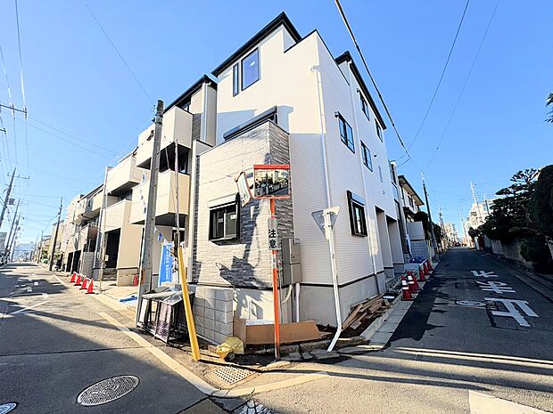 リビングには冬でも快適にお過ごしいただける床暖房を完備しました。(令和7年12月 撮影)