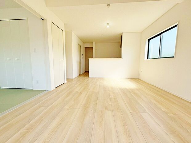 16.5帖のLDK横には4.5帖の和室を備えています。